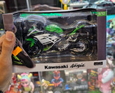 ماکت فلزی موتور کاوازاکی نینجا برند اتومکس مقیاس 1:12 ابی و سبز
