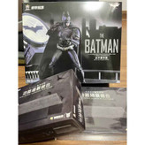 اکشن فیگور بتمن شخصیت کریستین بیل پک 3 عددی همراه پرژکتور و کیت پایه DC batman action figure