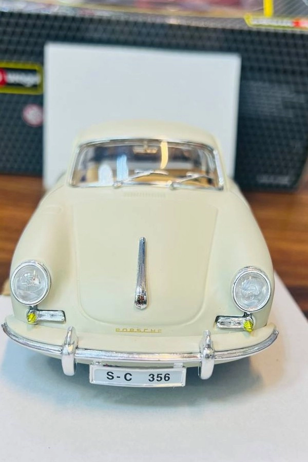 ماکت ماشین فلزی پورشه 356 کوپه 1961 برند بوراگو Porsche 356b COUPE Burago 1/24