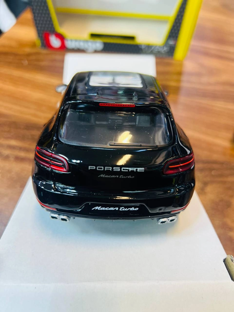 ماکت ماشین فلزی پورشه ماکان برند بوراگو Porsche Macan Burago 1/24