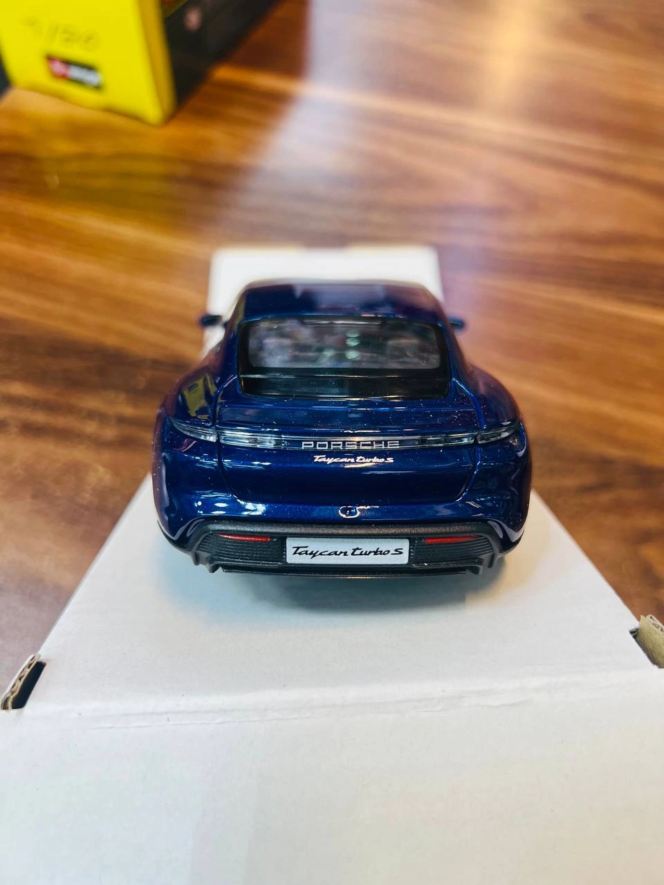 ماکت ماشین فلزی پورشه تایکان توربو اس برند بوراگو Porsche Taycan Turbo S Burago 1/24