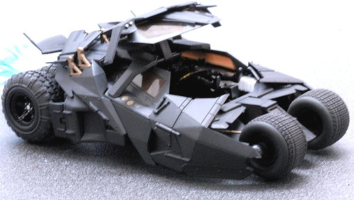 فیگور ماشین بتمن بتموبیل با فیگور برند کایدو Batmobile Kaiyodo