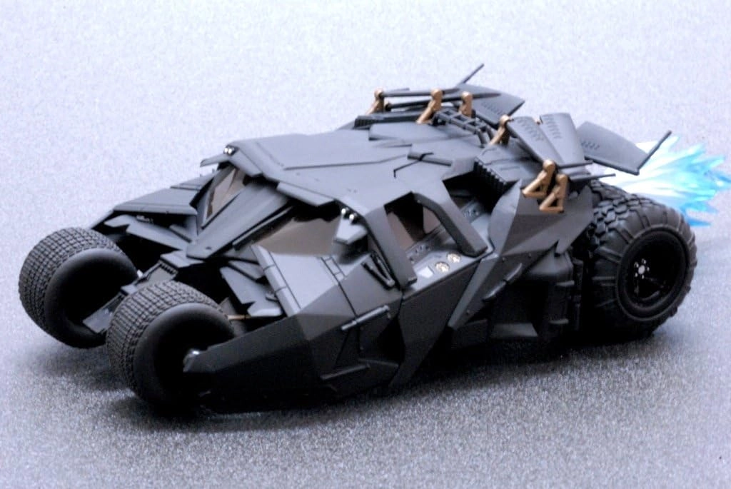 فیگور ماشین بتمن بتموبیل با فیگور برند کایدو Batmobile Kaiyodo