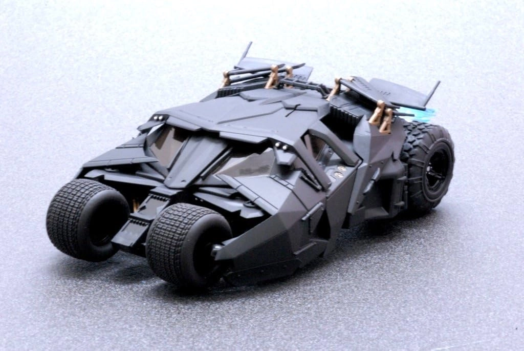 فیگور ماشین بتمن بتموبیل با فیگور برند کایدو Batmobile Kaiyodo
