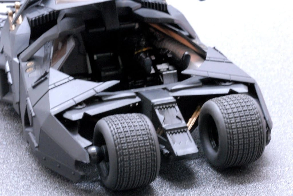 فیگور ماشین بتمن بتموبیل با فیگور برند کایدو Batmobile Kaiyodo