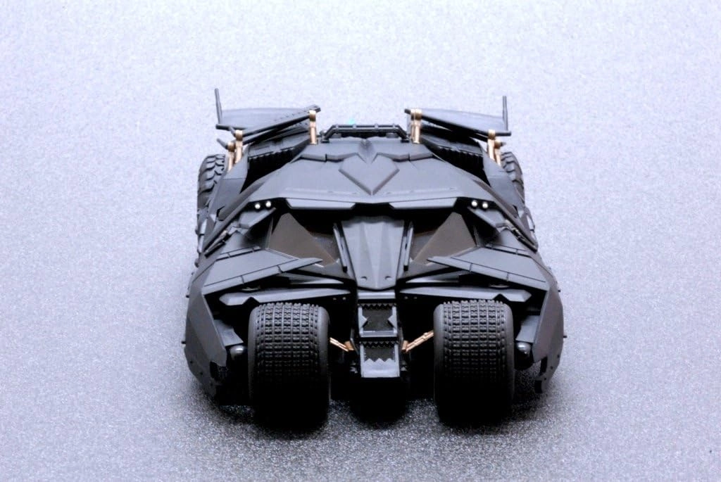 فیگور ماشین بتمن بتموبیل با فیگور برند کایدو Batmobile Kaiyodo