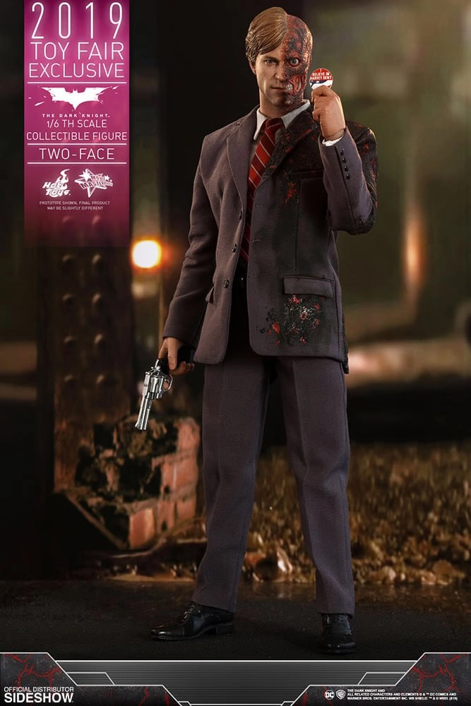 اکشن فیگور هاروی دنت سری بتمن دارک نایت برند هات تویز مدل Batman The Dark Night Two Face Hottoys