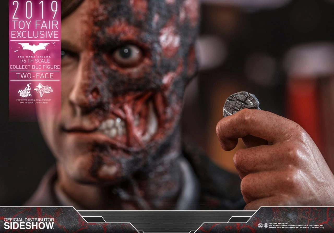 اکشن فیگور هاروی دنت سری بتمن دارک نایت برند هات تویز مدل Batman The Dark Night Two Face Hottoys