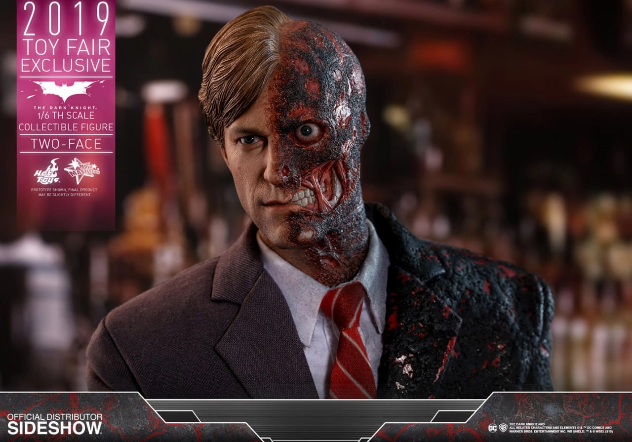 اکشن فیگور هاروی دنت سری بتمن دارک نایت برند هات تویز مدل Batman The Dark Night Two Face Hottoys