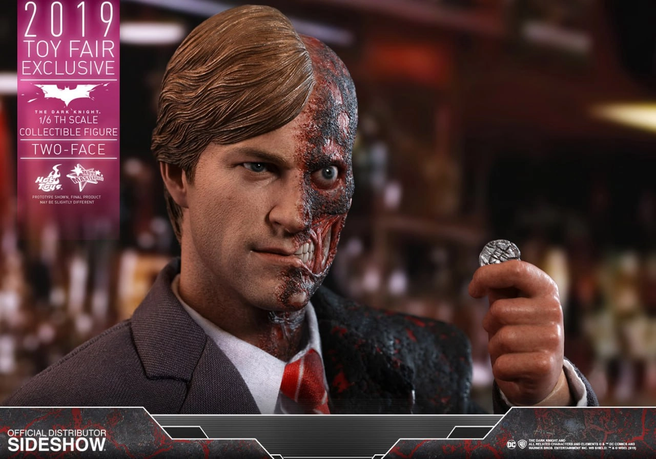 اکشن فیگور هاروی دنت سری بتمن دارک نایت برند هات تویز مدل Batman The Dark Night Two Face Hottoys