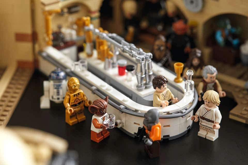 لگو جنگ ستارگان شهر کانتینا 3187 قطعه مدل Star Wars Mos Eisley Cantina1960