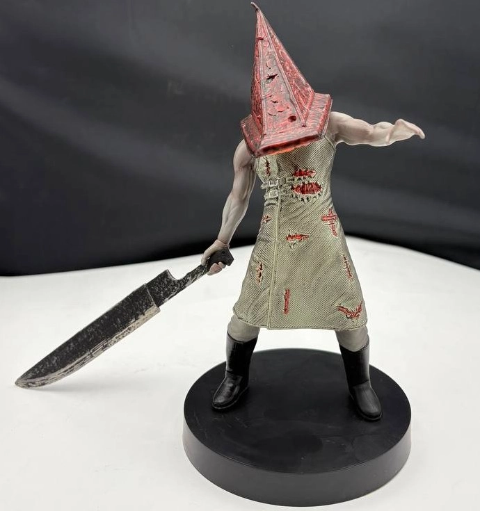 فیگور بازی سایلنت هیل 2 شخصیت پیرامید هد مدل Silent Hill 2 Pyramid Head