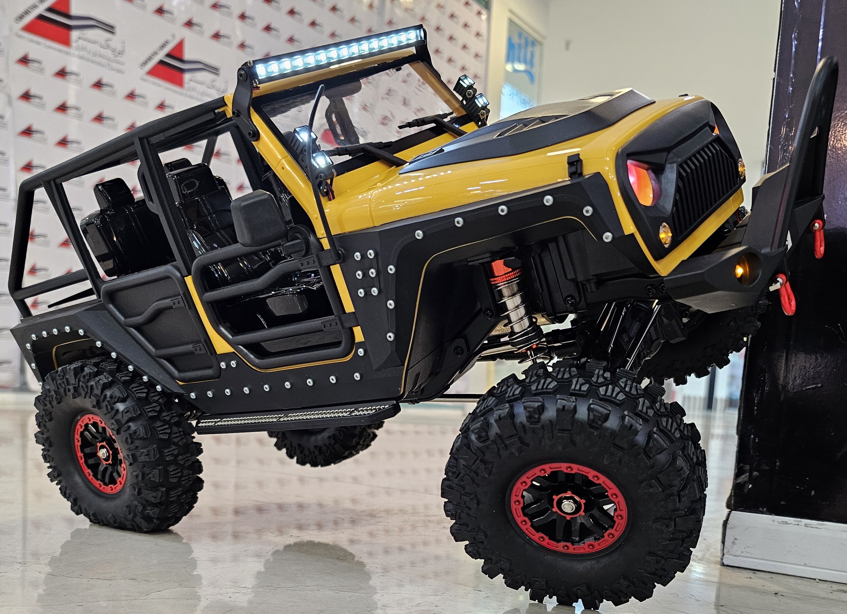 ماشین کنترلی آفرود جیپ صخره نورد با قابلیت نصب وینچ مقیاس 1/10 مدل Wltoys 104026