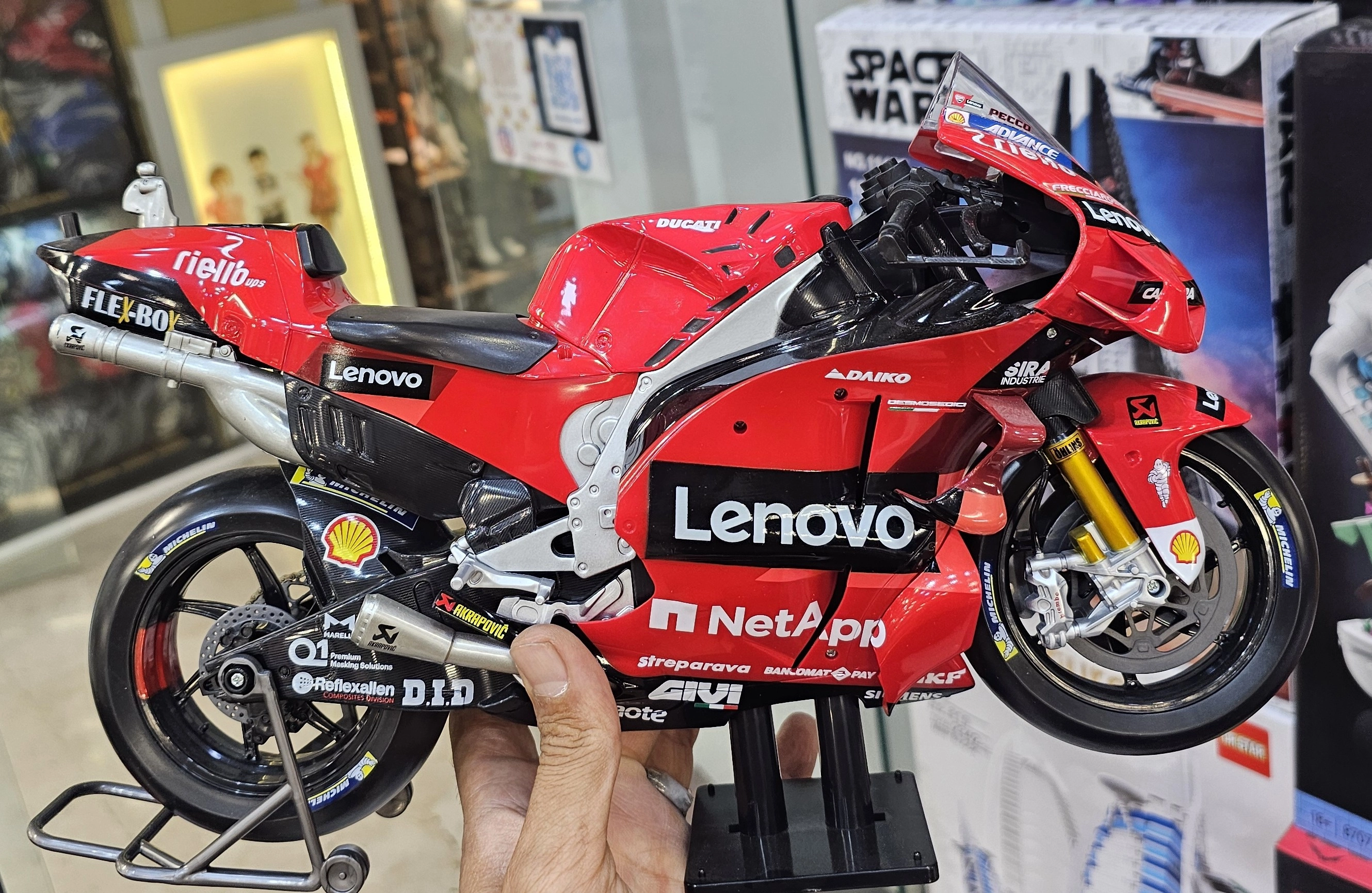 ماکت موتور دوکاتی موتو جی پی جک میلر مقیاس 1/6 برند مایستو مدل Ducati MotoGP Jack Miller Maisto 1/6