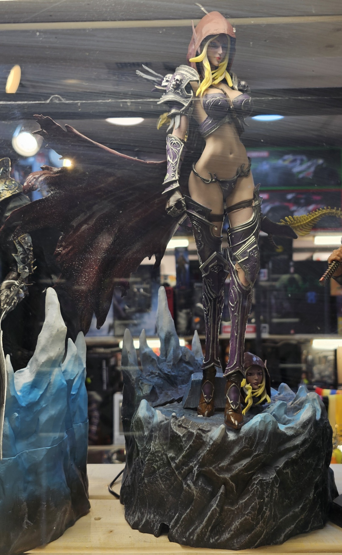 فیگور لیدی سیلوانا از وارکرافت 50 سانت چراغدار بدون ابرو مدل Lady Sylvanas warcraft