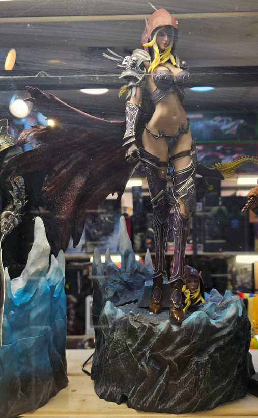 فیگور لیدی سیلوانا از وارکرافت 50 سانت چراغدار بدون ابرو مدل Lady Sylvanas warcraft