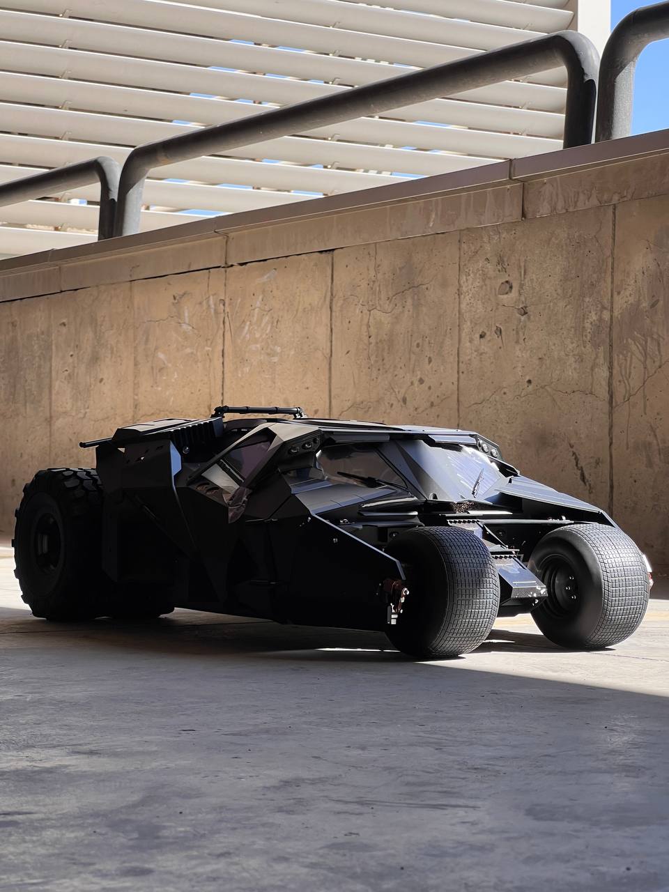 بتموبیل سه گانه دارک نایت قسمت بتمن بیگینز هات تویز مدل BATMOBILE THE DARK KNGHIT TRILOGYBATMAN BEGINS HOT TOYS