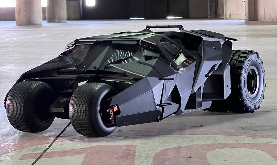 بتموبیل سه گانه دارک نایت قسمت بتمن بیگینز هات تویز مدل BATMOBILE THE DARK KNGHIT TRILOGYBATMAN BEGINS HOT TOYS