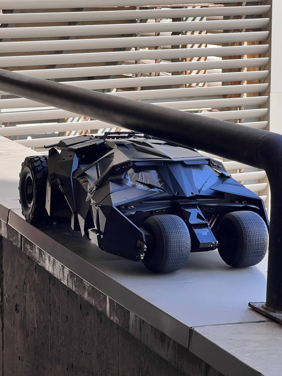 بتموبیل سه گانه دارک نایت قسمت بتمن بیگینز هات تویز مدل BATMOBILE THE DARK KNGHIT TRILOGYBATMAN BEGINS HOT TOYS