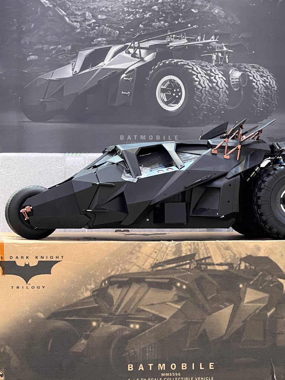 بتموبیل سه گانه دارک نایت قسمت بتمن بیگینز هات تویز مدل BATMOBILE THE DARK KNGHIT TRILOGYBATMAN BEGINS HOT TOYS