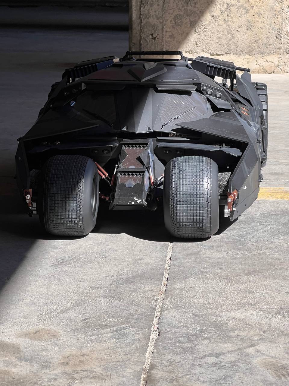 بتموبیل سه گانه دارک نایت قسمت بتمن بیگینز هات تویز مدل BATMOBILE THE DARK KNGHIT TRILOGYBATMAN BEGINS HOT TOYS