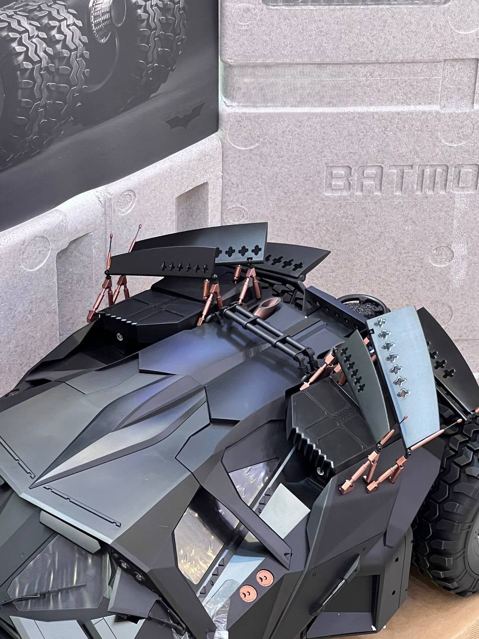 بتموبیل سه گانه دارک نایت قسمت بتمن بیگینز هات تویز مدل BATMOBILE THE DARK KNGHIT TRILOGYBATMAN BEGINS HOT TOYS