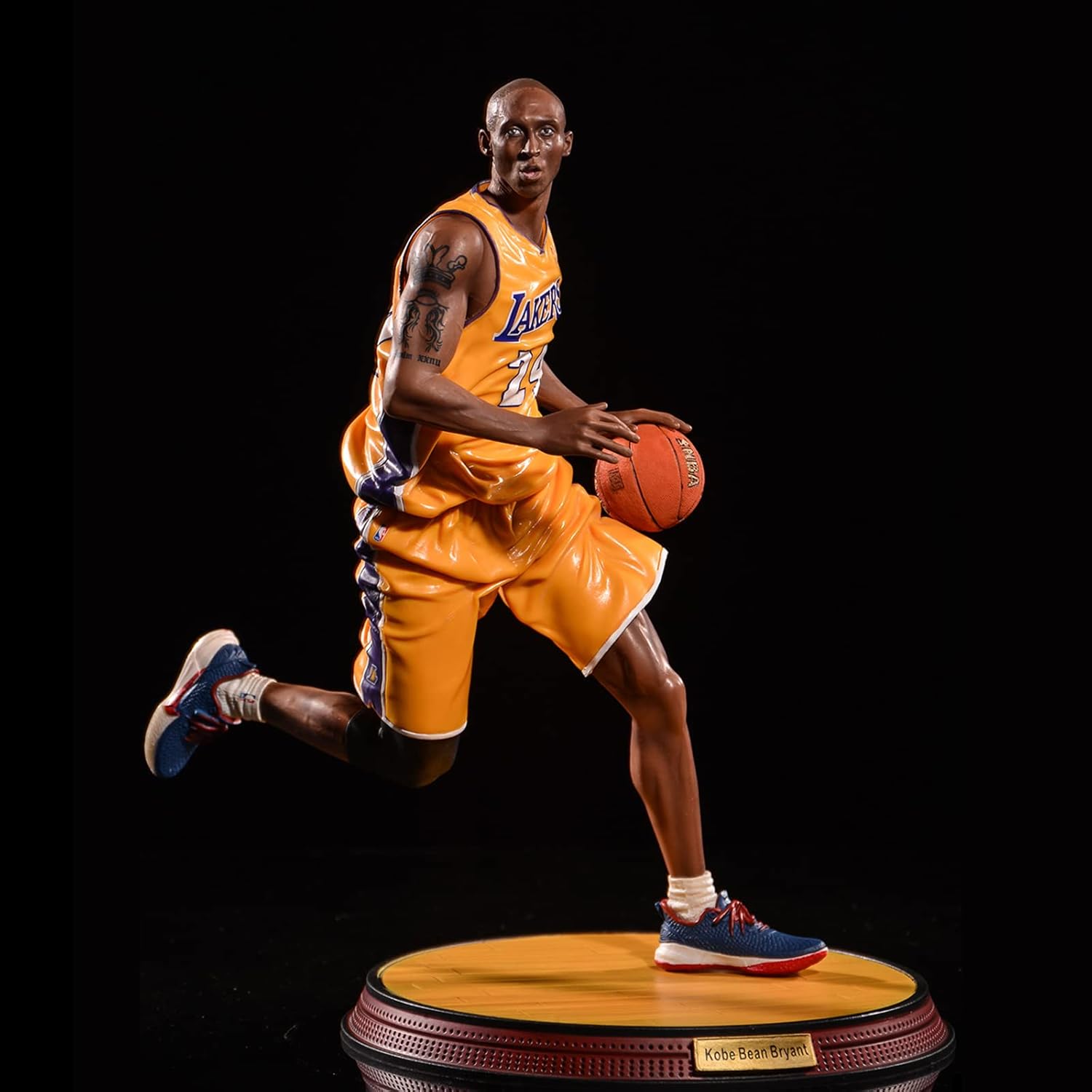 فیگور کوبی برایانت تیم لیکرز 35 سانت اورجینال مدل Kobe Bryant Lakers
