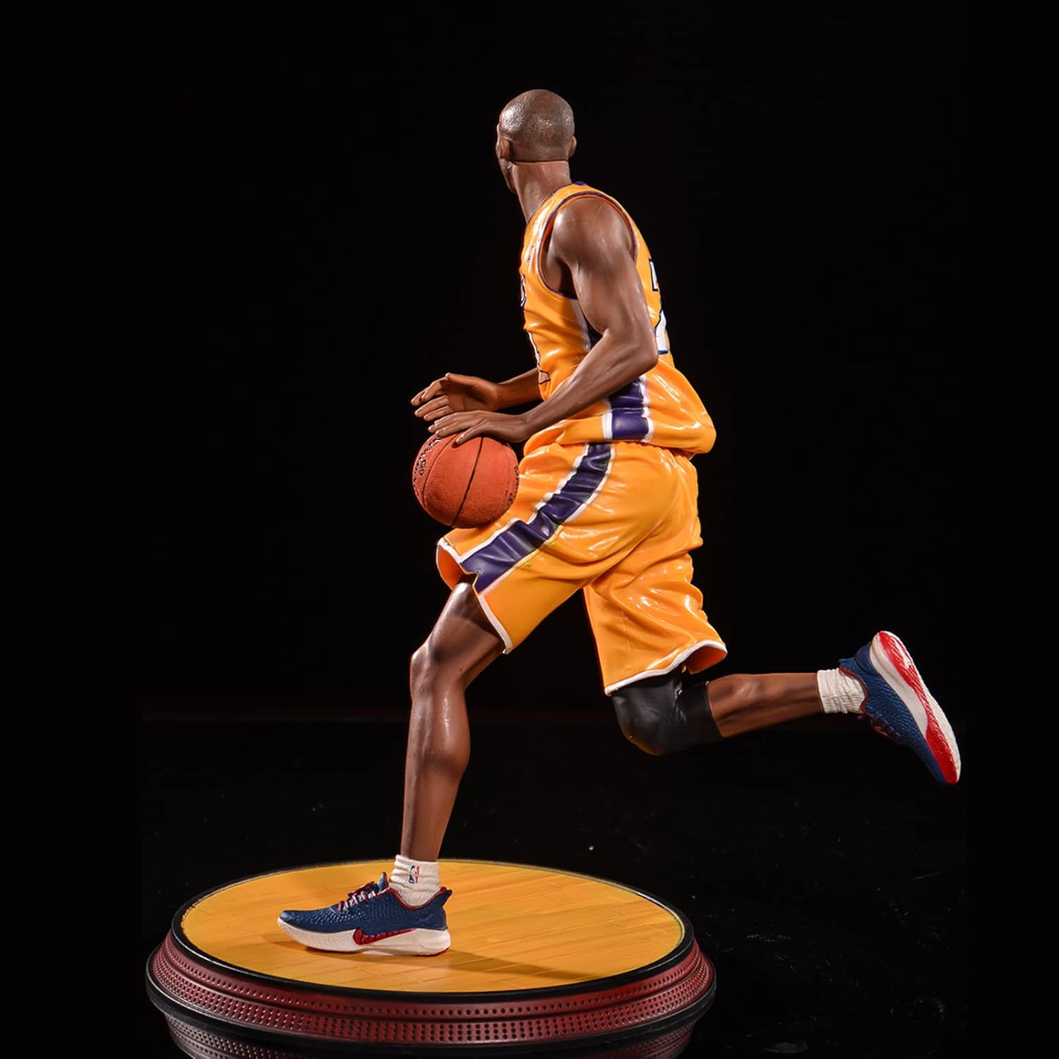 فیگور کوبی برایانت تیم لیکرز 35 سانت اورجینال مدل Kobe Bryant Lakers