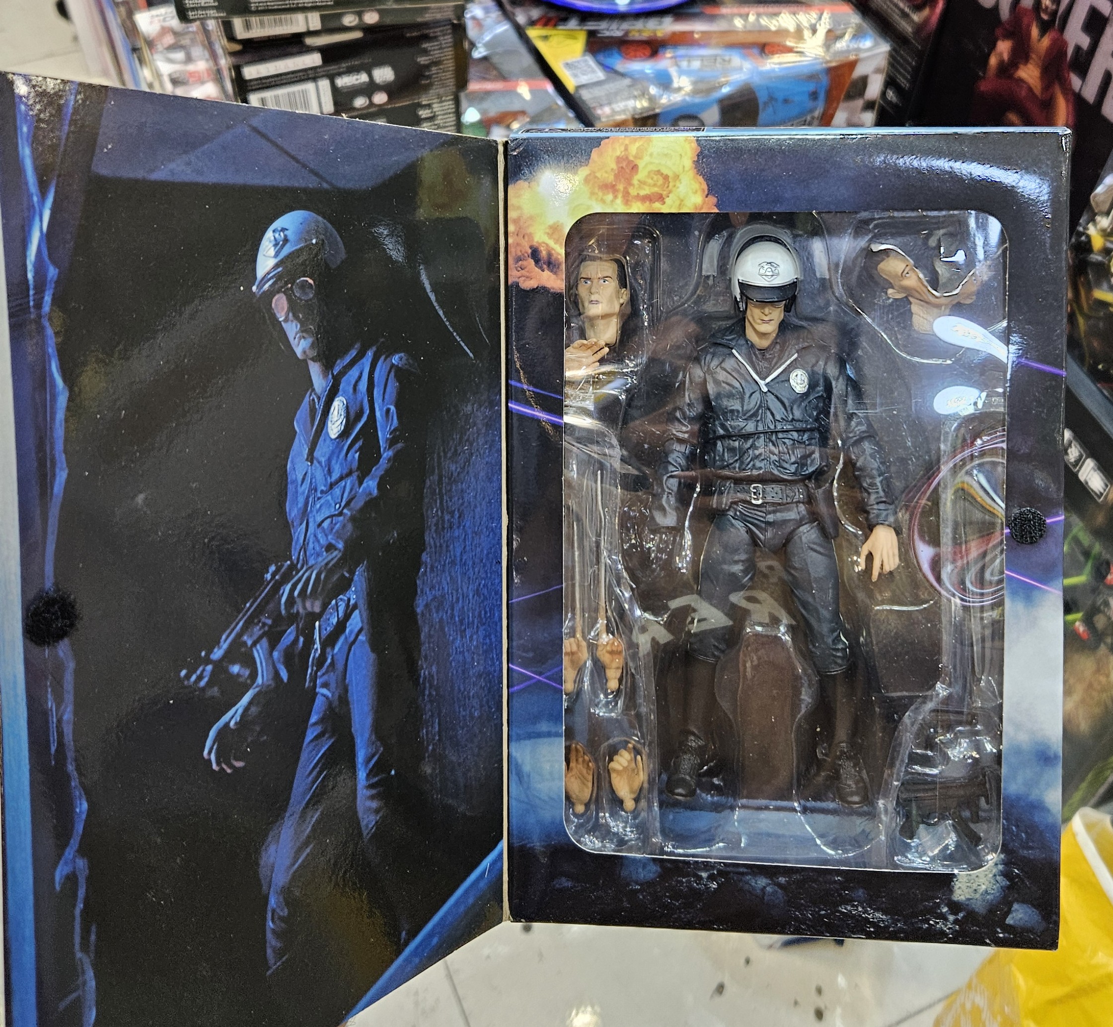 اکشن فیگور ترمیناتور 2 تی 1000 نکا اورجینال مدل T-1000 terminator 2 Neca
