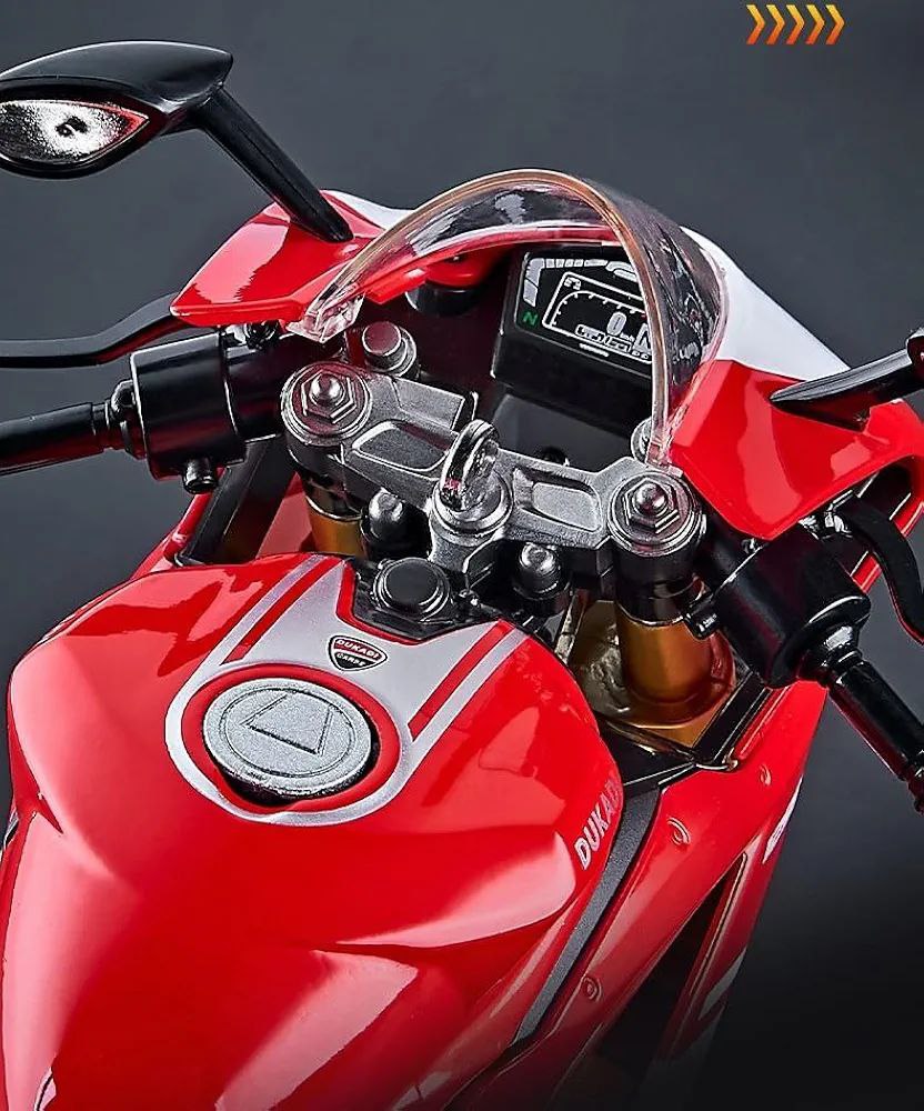 ماکت موتور دوکاتی استارتی و دودزا همراه با کاسکت مدل DUCATI 8678