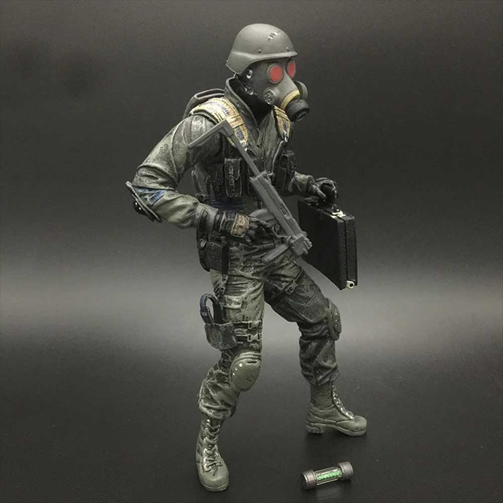 اکشن فیگور هانک رزیدنت اویل 18 سانت نکا مدل Resident Evil Hunk Neca