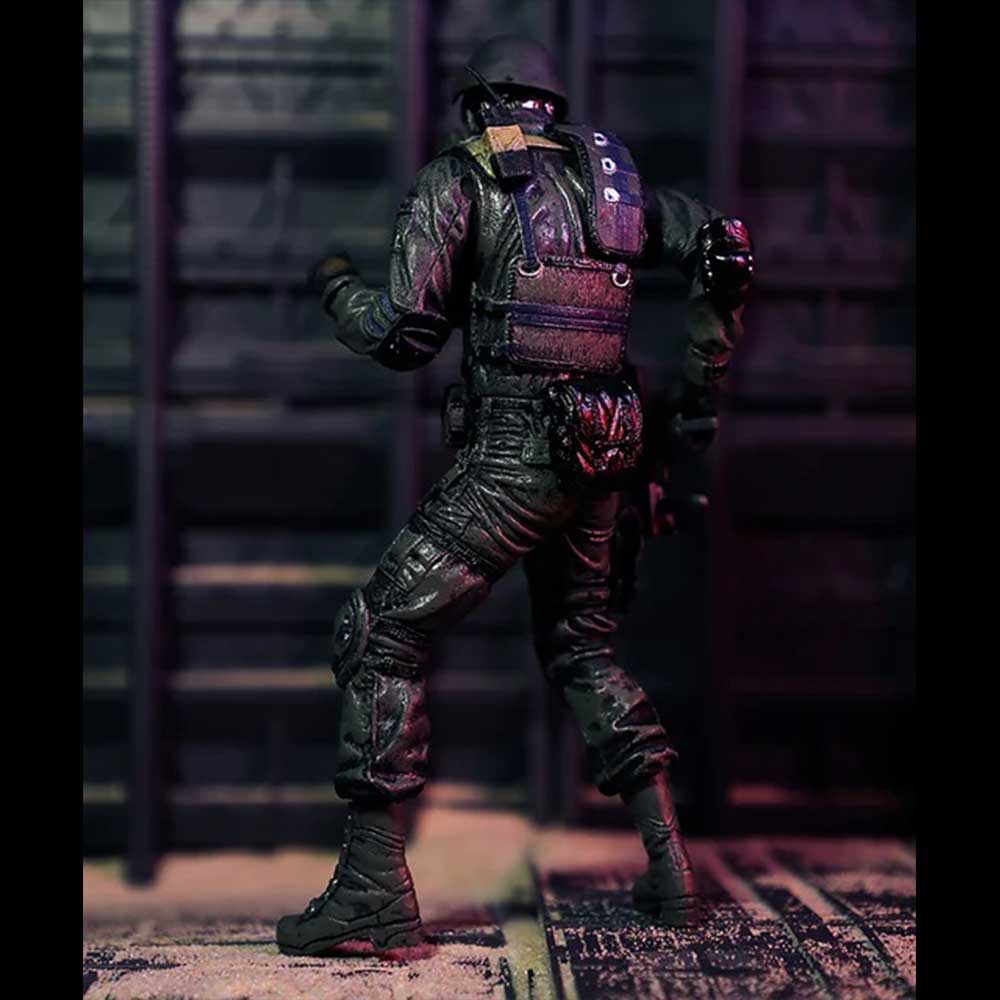 اکشن فیگور هانک رزیدنت اویل 18 سانت نکا مدل Resident Evil Hunk Neca