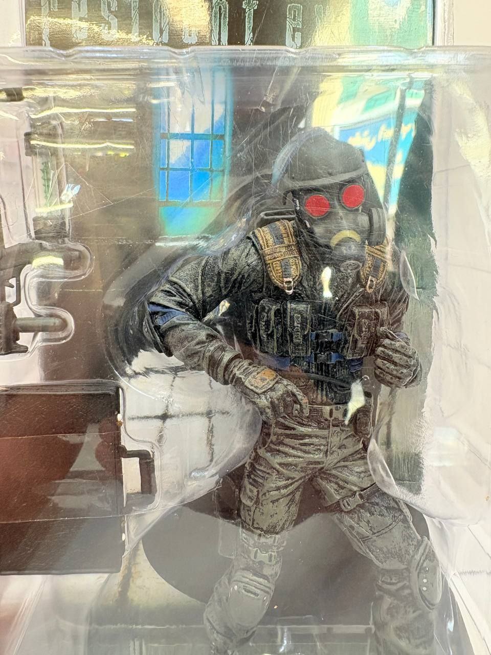 اکشن فیگور هانک رزیدنت اویل 18 سانت نکا مدل Resident Evil Hunk Neca