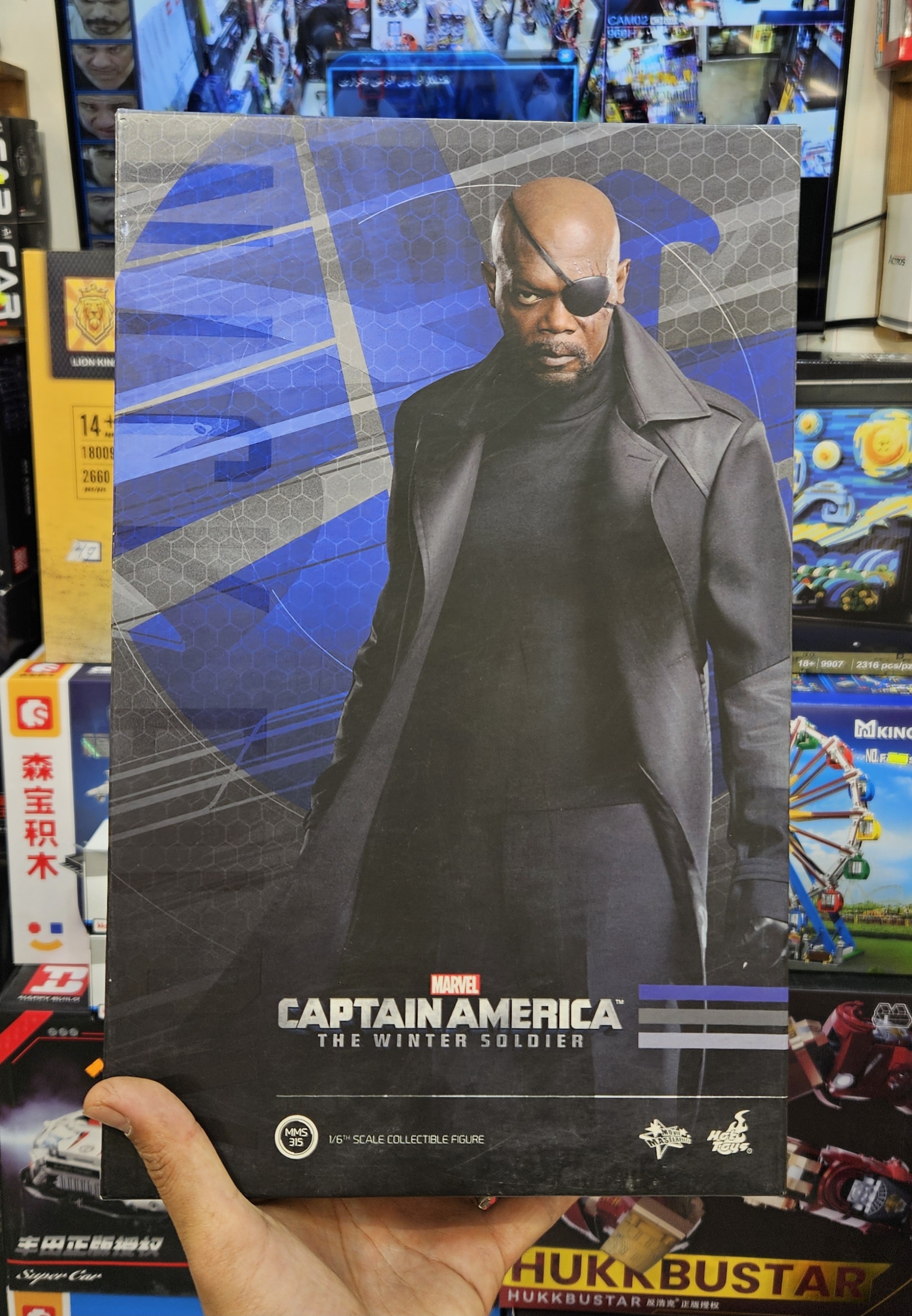 اکشن فیگور نیک فیوری کاپیتان آمریکا سرباز زمستان 1/6 هات تویز مدل Nick Fury The Winter Soldier Hot Toys