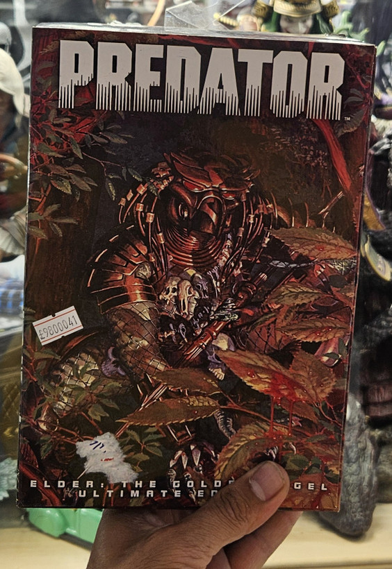 اکشن فیگور پردیتور گلدن آنجل نسخه 1718 کامیک استوری نکا مدل Neca Predator Elder: The Golden Angel Ultimate Edition